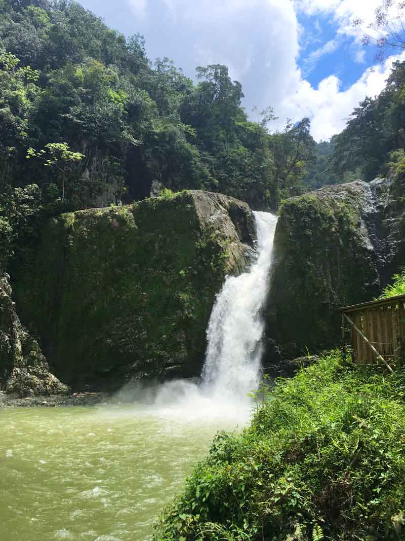Salto de Jimenoa el Monumento Natural en la Provincia de la Vega