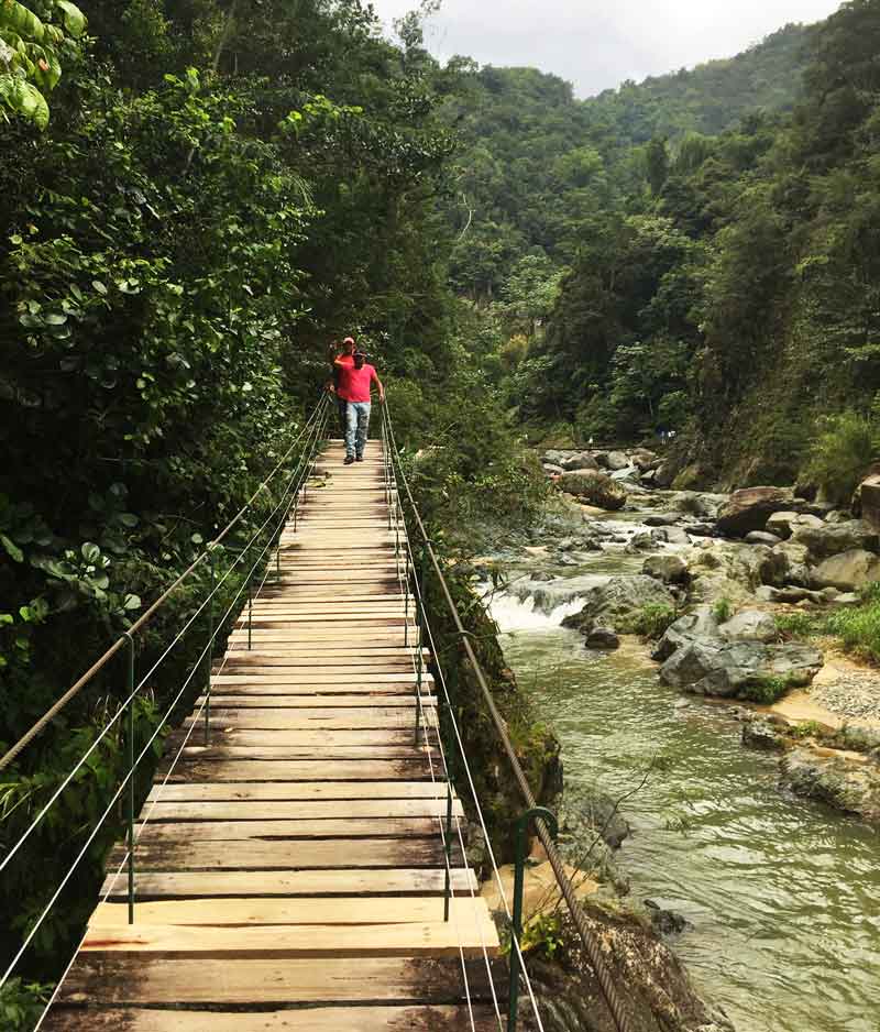 Salto de Jimenoa el Monumento Natural en la Provincia de la Vega