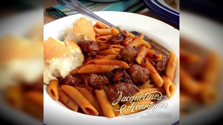 Receta: Pasta con Salsa Boloñesa de Salchicha Italiana y Horneado de Pasta Integral con Verduras