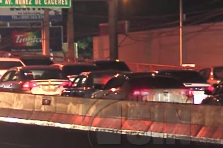 Largos entaponamientos en avenidas de la capital por Black Friday