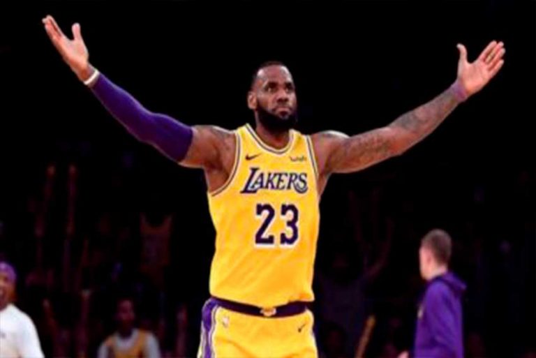 James da lección de liderazgo y encabeza remontada ganadora de Lakers