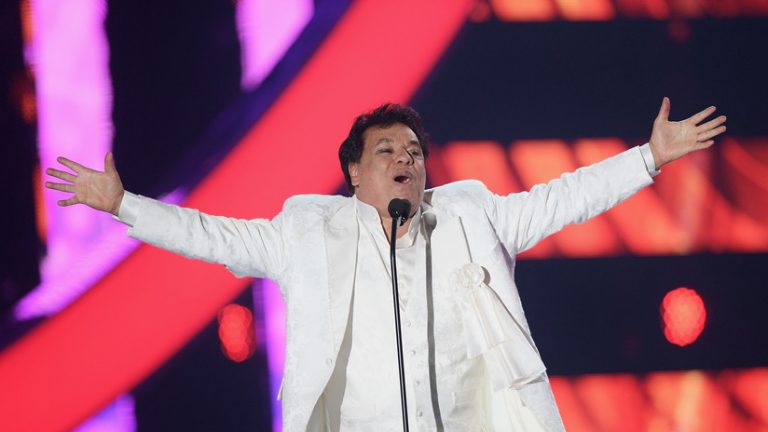 Mensajes en Twitter de Juan Gabriel hacen dudar a fanáticos de su muerte