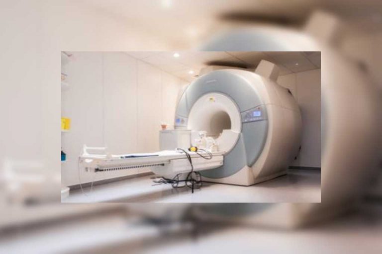 Crean equipo que elimina el temblor de párkinson sin cirugía ni anestesia