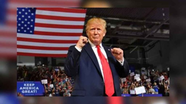 Documentos judiciales detallan esfuerzos del equipo de Trump para acordar pago a estrella de cine para adultos