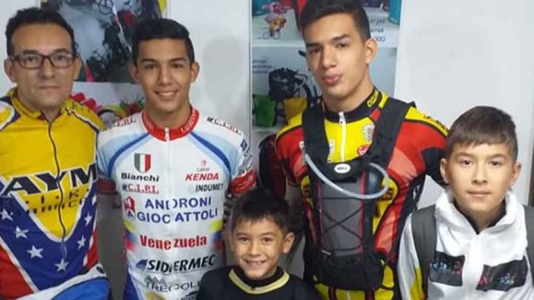La historia de la familia venezolana que emigró hacia Argentina en bicicleta