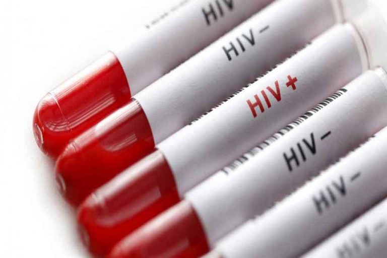 Un tercio de nuevos casos de VIH en México son en hombres menores de 25 años