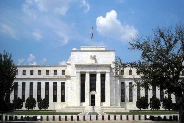 La Reserva Federal de EE.UU. baja las tasas de interés por primera vez en más de una década