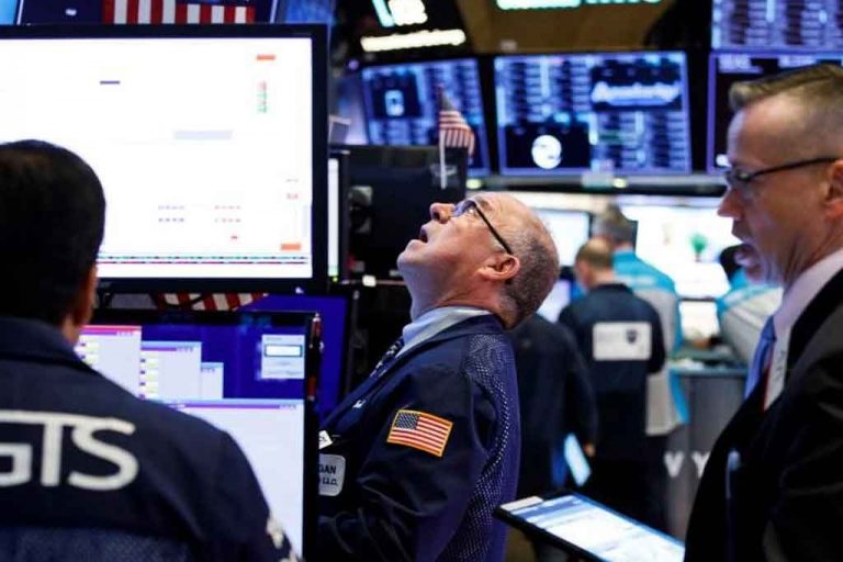 Wall Street se hunde después de que Trump pida a empresas de EEUU dejar China
