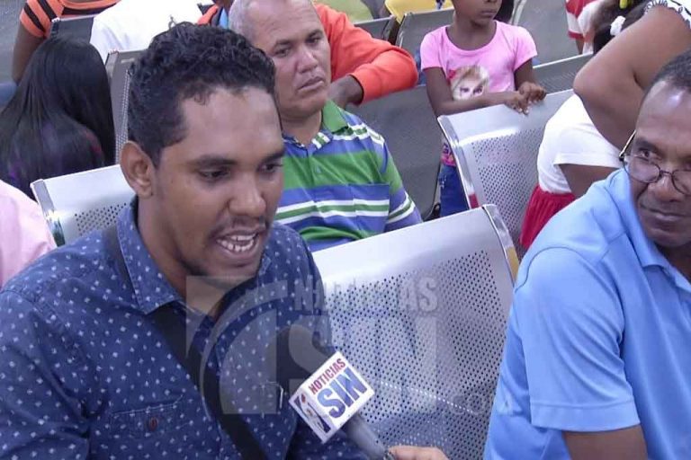 Pacientes abarrotan el Moscoso Puello durante paro de labores