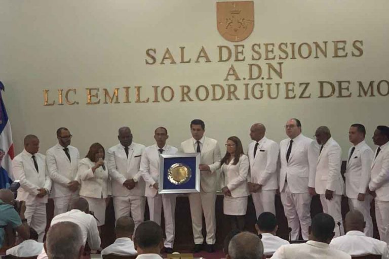 Consejo de Regidores DN otorga reconocimiento a David Collado por transparencia en manejo de los recursos
