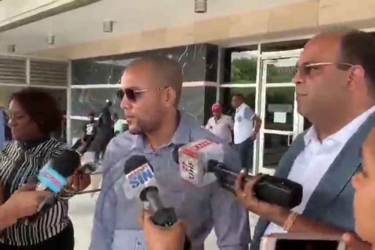 Propietario barbería allanada en Villa Vásquez dice estar traumatizado psicológicamente