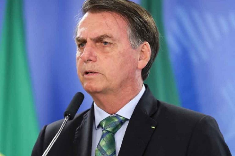 Bolsonaro acusa a las ONG de estar detrás de los incendios en la Amazonía