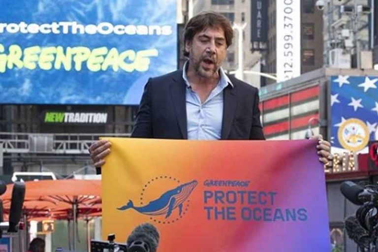 Javier Bardem y Greenpeace piden en Times Square un tratado para los océanos