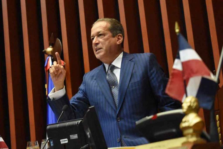 Juramentan a Reinaldo Pared como presidente del Senado para el período 2019-2020
