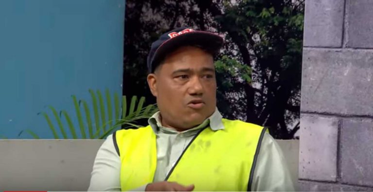 El Torito tiene un defensor y mira los motoristas  | el show  de Raymond y Miguel