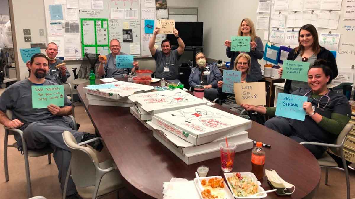 Jugadores de los Piratas compran más de 400 pizzas para trabajadores hospital