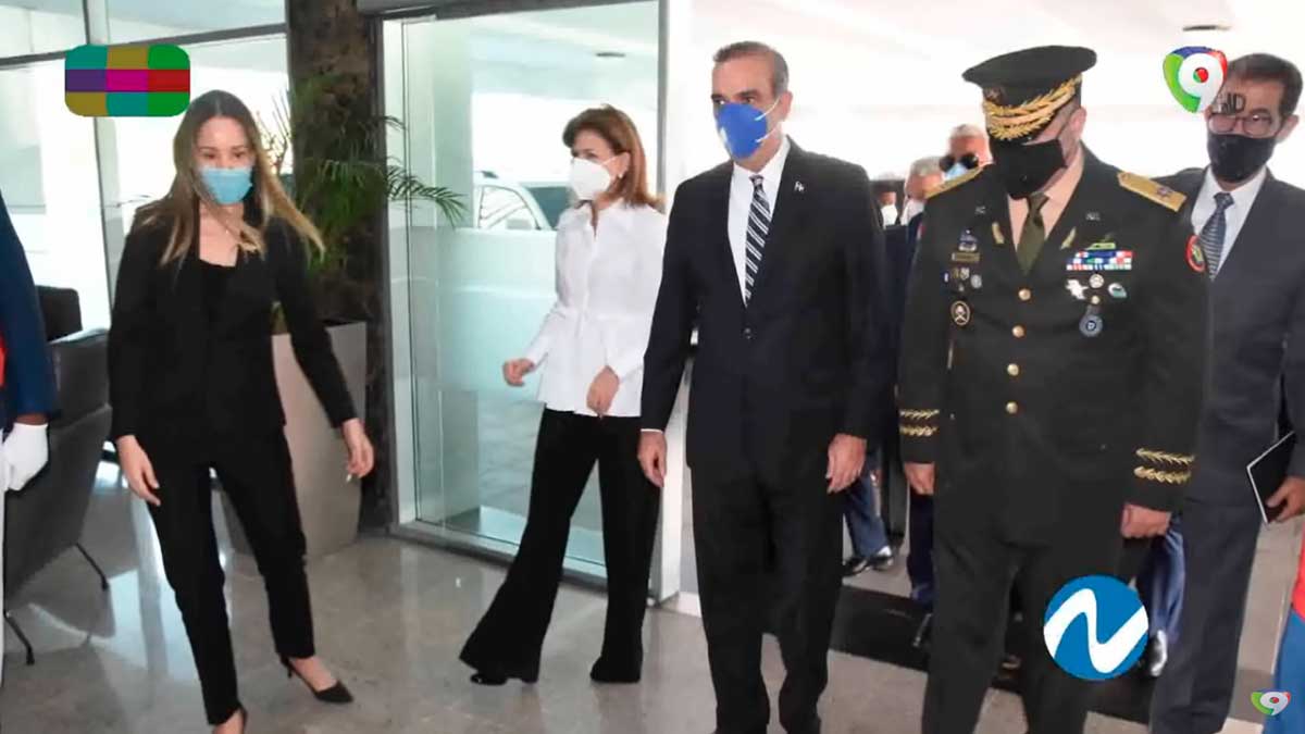 La Foto-Crónica: Abinader visita el Ministerio de Defensa y reinicio del toque de queda | Nuria