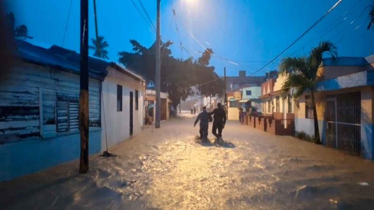 Infectólogo advierten repunte en casos de COVID-19 tras el paso de tormenta Isaías