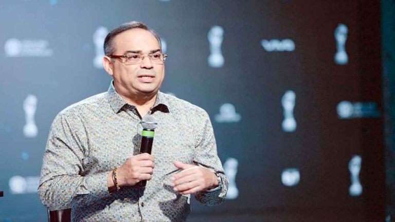 Gilberto Santa Rosa estrena «La Familia”