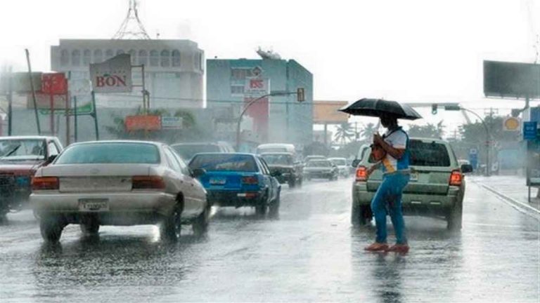 Onamet: Aguaceros y tormentas eléctricas por acercamiento de onda tropical