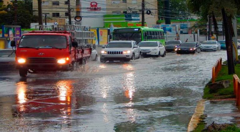 Vaguada provocará aguaceros con tronadas en la tarde, según Onamet