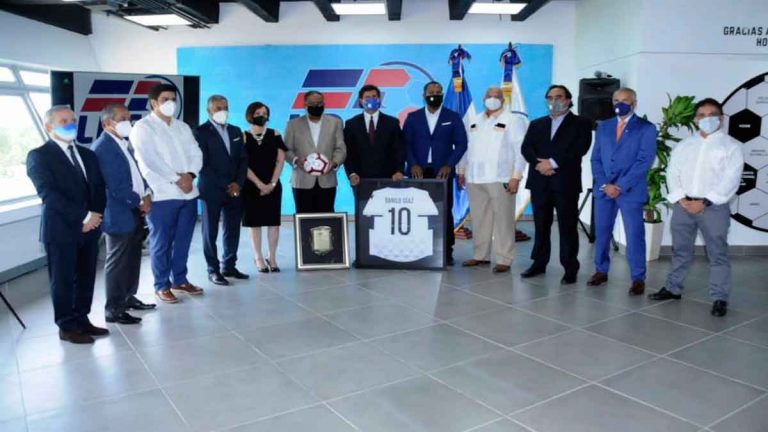 Liga Dominicana de Fútbol reconoce al ministro de Deportes