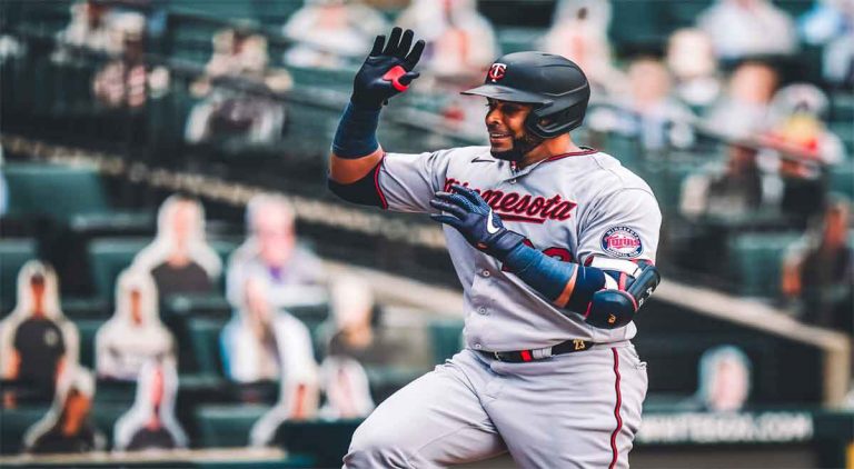 Nelson Cruz muestra el poder de su bate con dos cuadrangulares