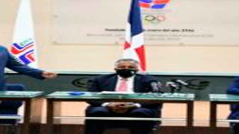 Ministro Deportes Francisco Camacho promete pagar deudas de las federaciones