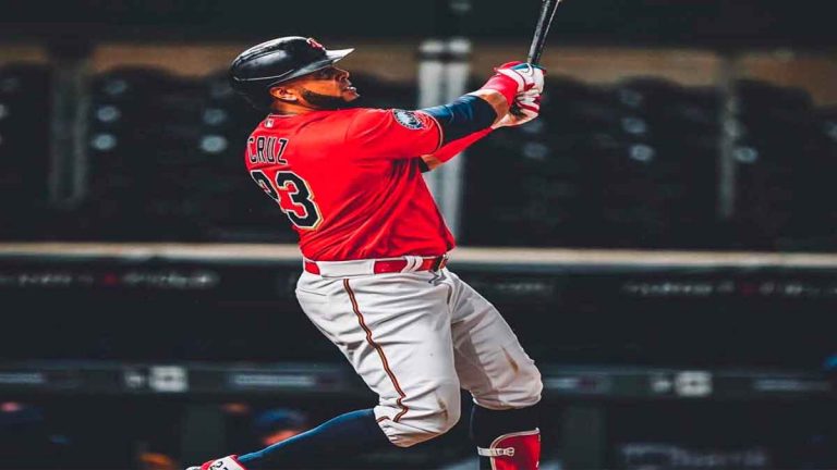 Nelson Cruz ayuda al triunfo de los Mellizos con su noveno HR de la temporada