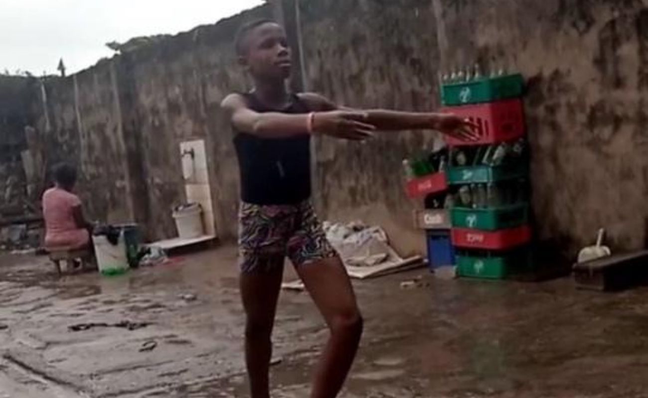 niño nigeriano ballet clásico