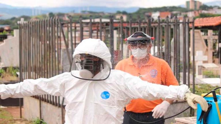 Más de 20 millones de casos de COVID-19 en el mundo, según la Johns Hopkins