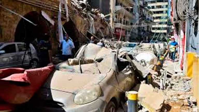 Tras los daños por la explosión, el COVID podría colapsar Beirut