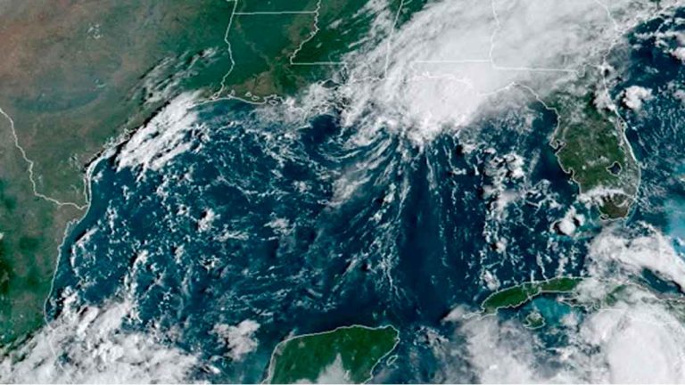 El huracán Laura ya tiene categoria 3 y aumentará a 4 antes de tocar tierra