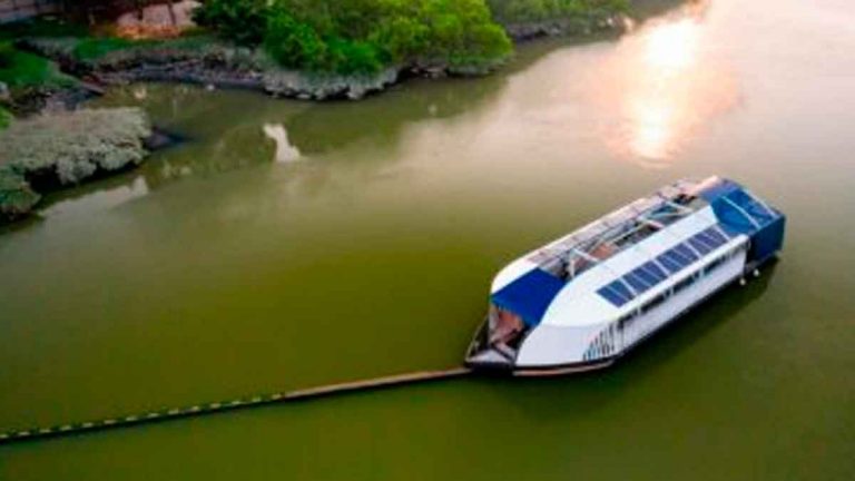 Gobierno pone en marcha el Interceptor 004, la embarcación para rescatar el río Ozama