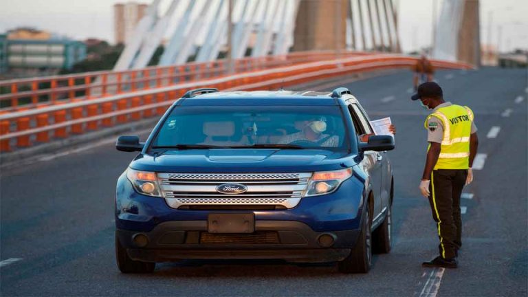 Presidente Medina extiende toque de queda por 25 días