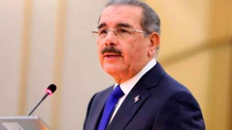 Medina aprovecha inauguración de hospital para despedirse y destacar logros