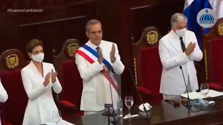 Nuevo gobierno honra a los médicos en su día y destaca su trabajo en medio de la pandemia