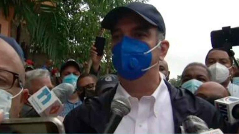 Presidente Abinader visita zonas afectadas por tormenta Laura; revela cuatro personas han fallecido