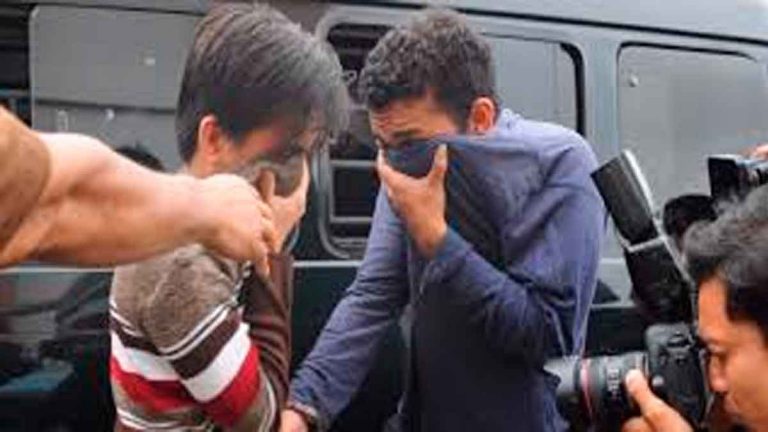 Detienen a 9 hombres por organizar una fiesta gay en un hotel en Indonesia