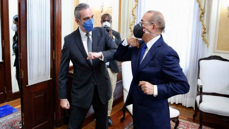 Luis Abinader y Danilo Medina se reúnen esta tarde