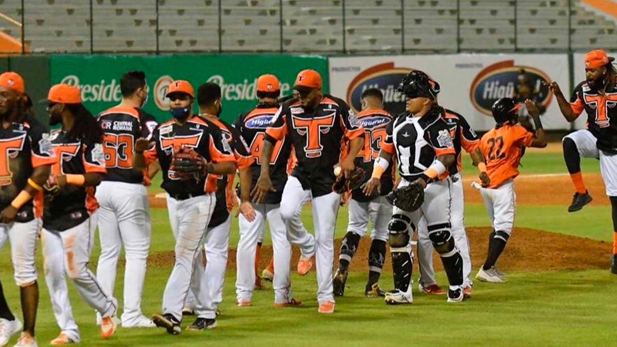 Toros vencen a las Águilas y ponen serie 2-0