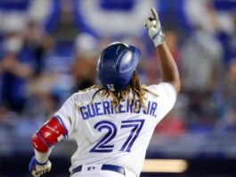 Guerrero Jr., estrena liderato en impulsadas; Acuña Jr. y Devers jonronean