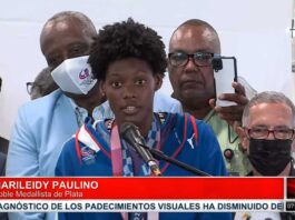 Atletas olímpicos llegan al país/Marileidy entrega sus medallas a su madre y abuela | Noticias SIN