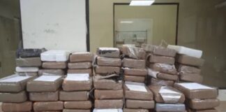 Pilones de presunta cocaína en Azúa