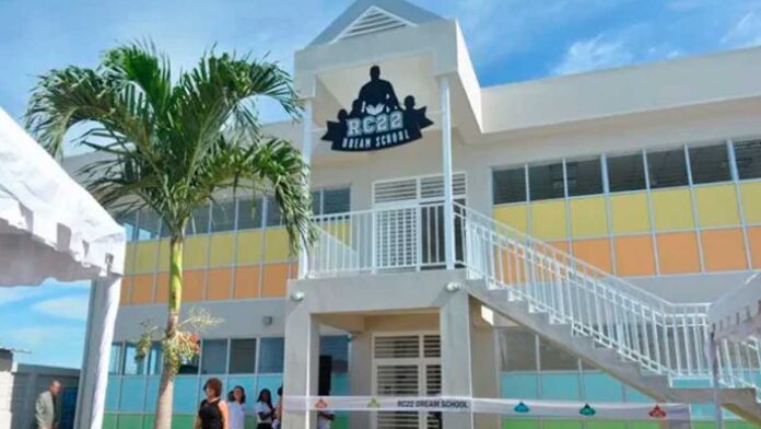 Robinson Canó reabre su escuela “RC 22 Dream School” en SPM