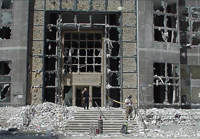 edificio destrozado tras 11-S