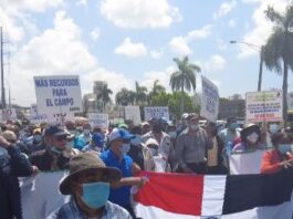 Protestan contra Limbert Cruz