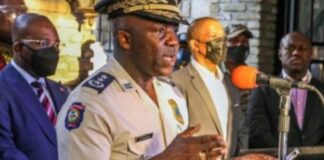 Dimite director de la Policía de Haití
