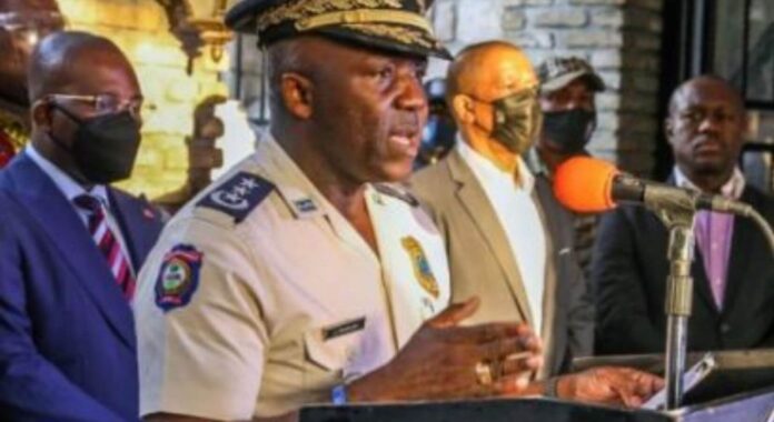 Dimite director de la Policía de Haití