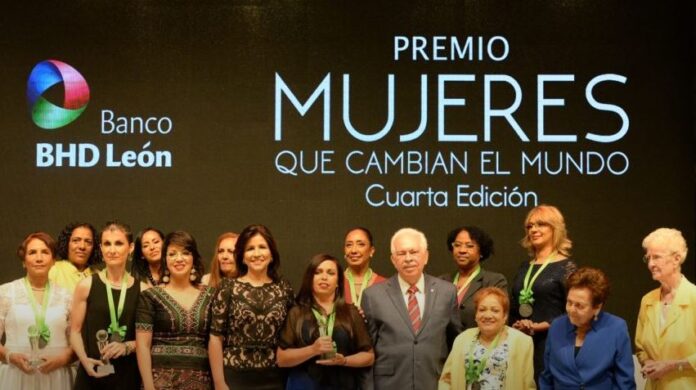 10 Finalistas Para Premio Mujeres Que Cambian El Mundo - Color Visión